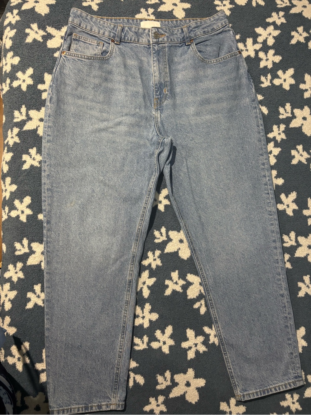 H&M Light Wash High Waisted Jeans – Size 12
